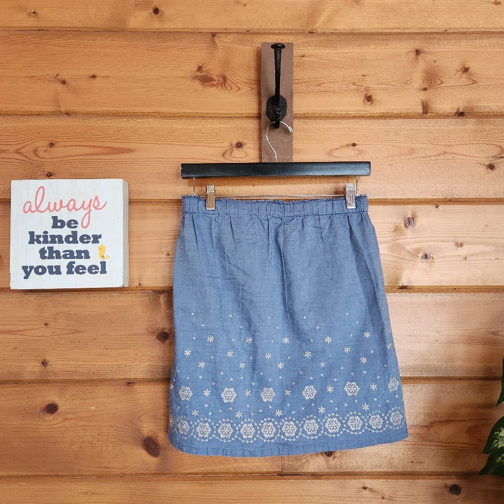 Ann Taylor Loft 💜 Blue Floral Embroidered Chambray‎ Skirt Stretch Pockets Sz 0